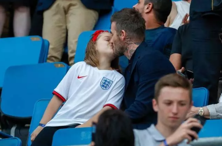 1-TG David Beckham’s 17-year-old daughter Harper is said to be pregnant – But more shocking than the baby’s real father is…!!!