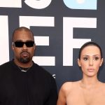 „Zdjęła płaszcz i nie było pod nim nic?!”: Naga żona Kanye Westa wyrzucona z Grammy